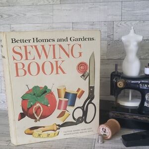 Better Homes and Gardens Sewing Book